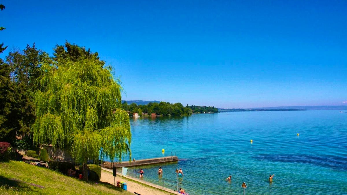 Traducteur interprète à Gland — district de Nyon, lac Léman, LESINTERPRETES agence de traduction certifiée Confédération suisse