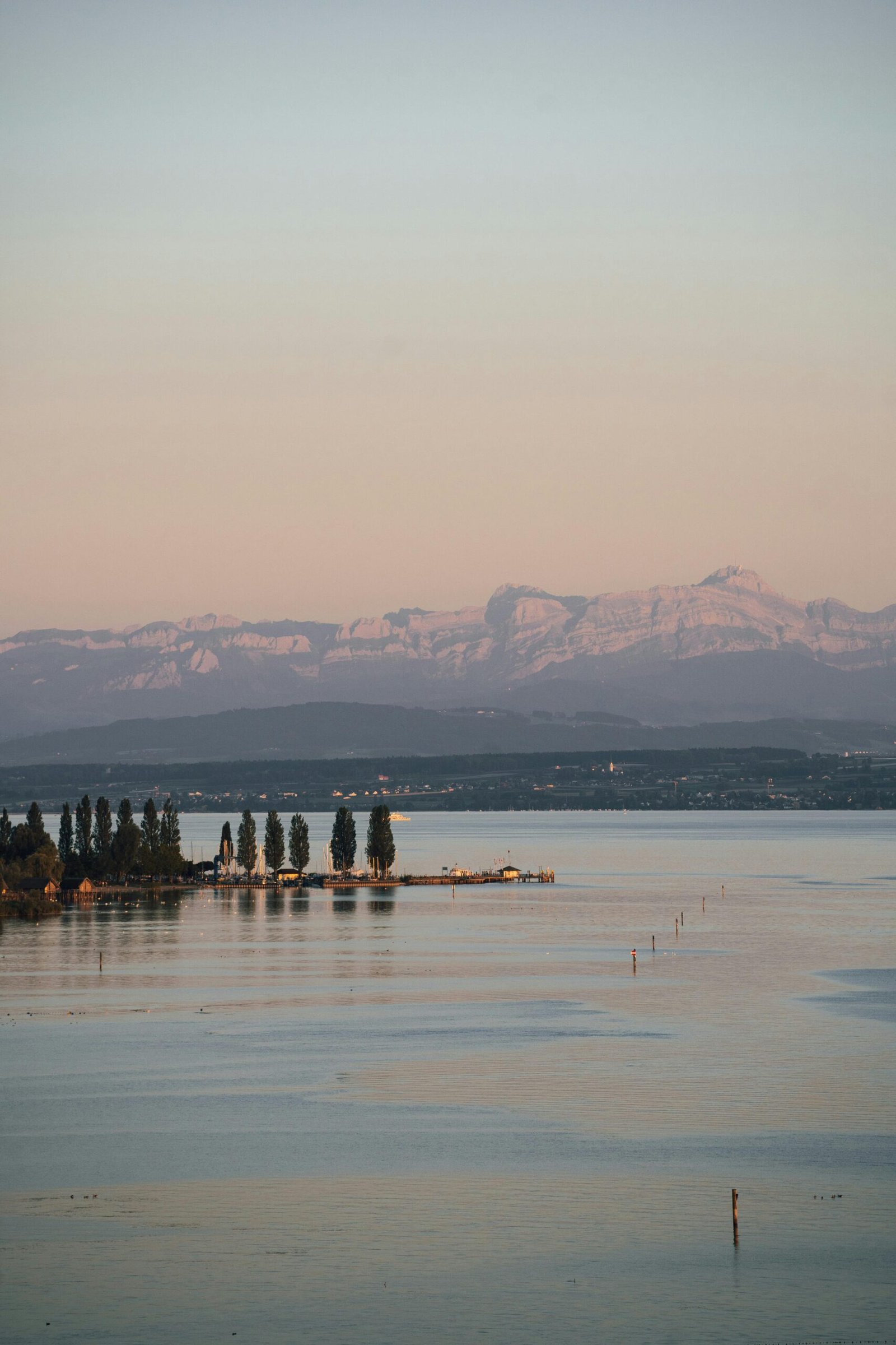 Traducteur interprète à Morges — lac Léman et district de Morges, LESINTERPRETES agence de traduction certifiée Confédération suisse