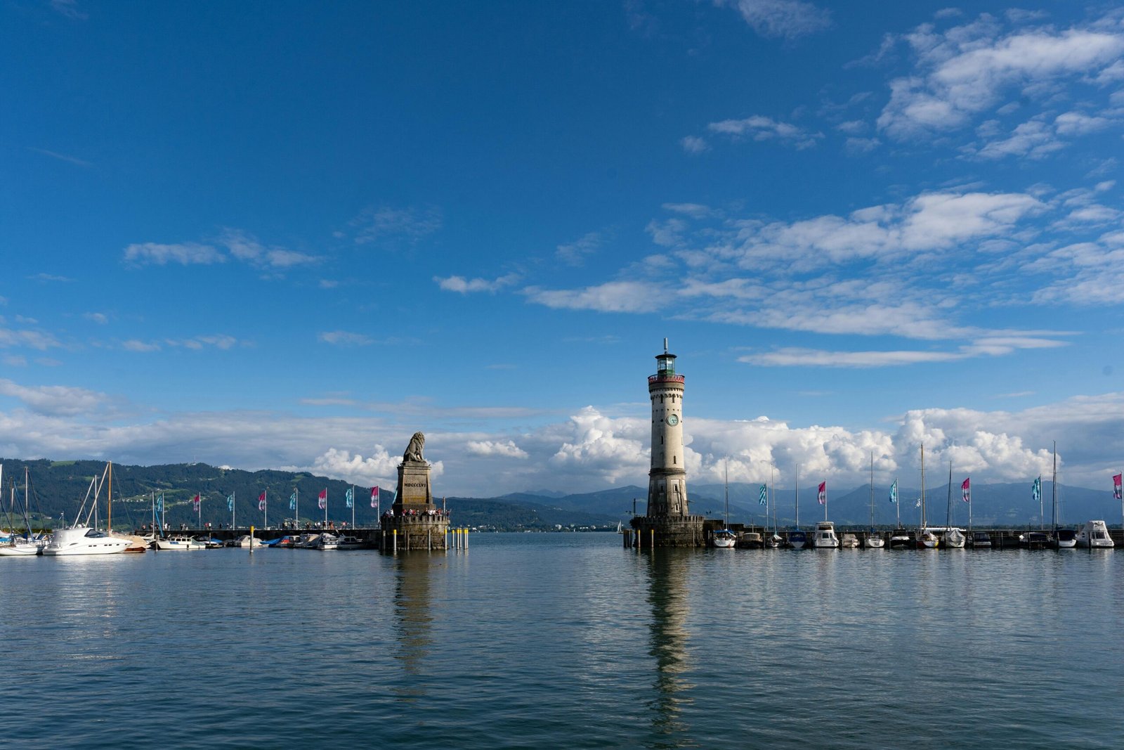 Traducteur interprète à Nyon — port du lac Léman, LESINTERPRETES agence de traduction certifiée Confédération